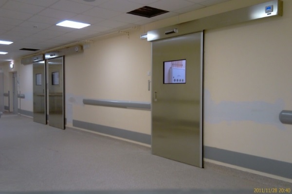 Медицинские автоматические герметичные двери, Областной Перинатальный Центр, операционное отделение (Пермь)